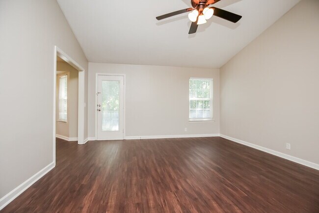 Foto del edificio - 7375 Ole Nottingham Dr