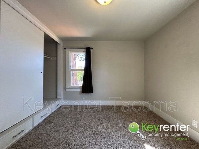 Building Photo - Captivating 3 Bed - 1 Bath Tacoma Home