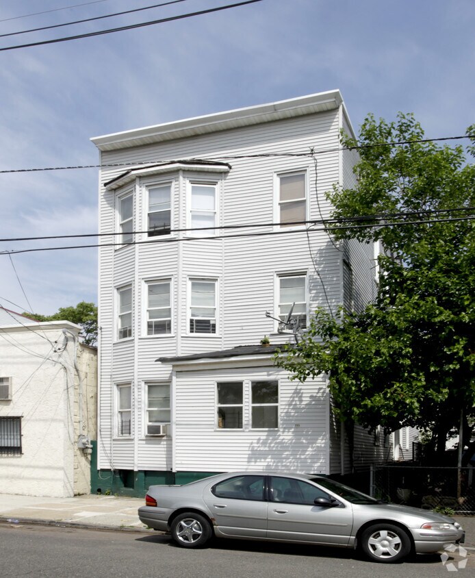 Building Photo - 205 Florida St