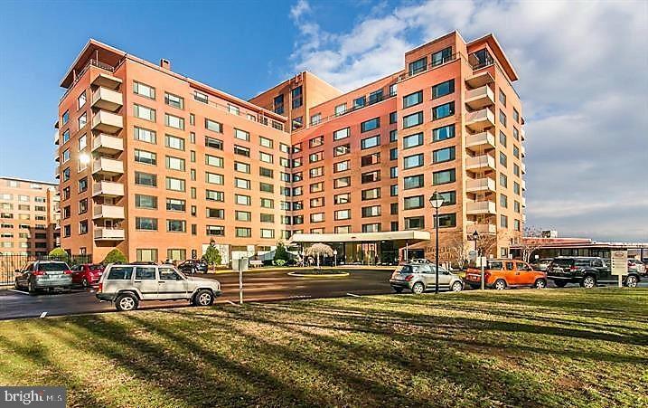Foto principal - 1011 Arlington Blvd