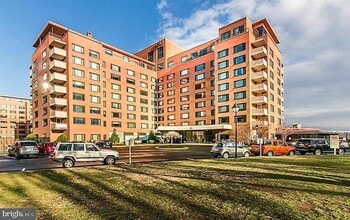 Building Photo - 1011 Arlington Blvd