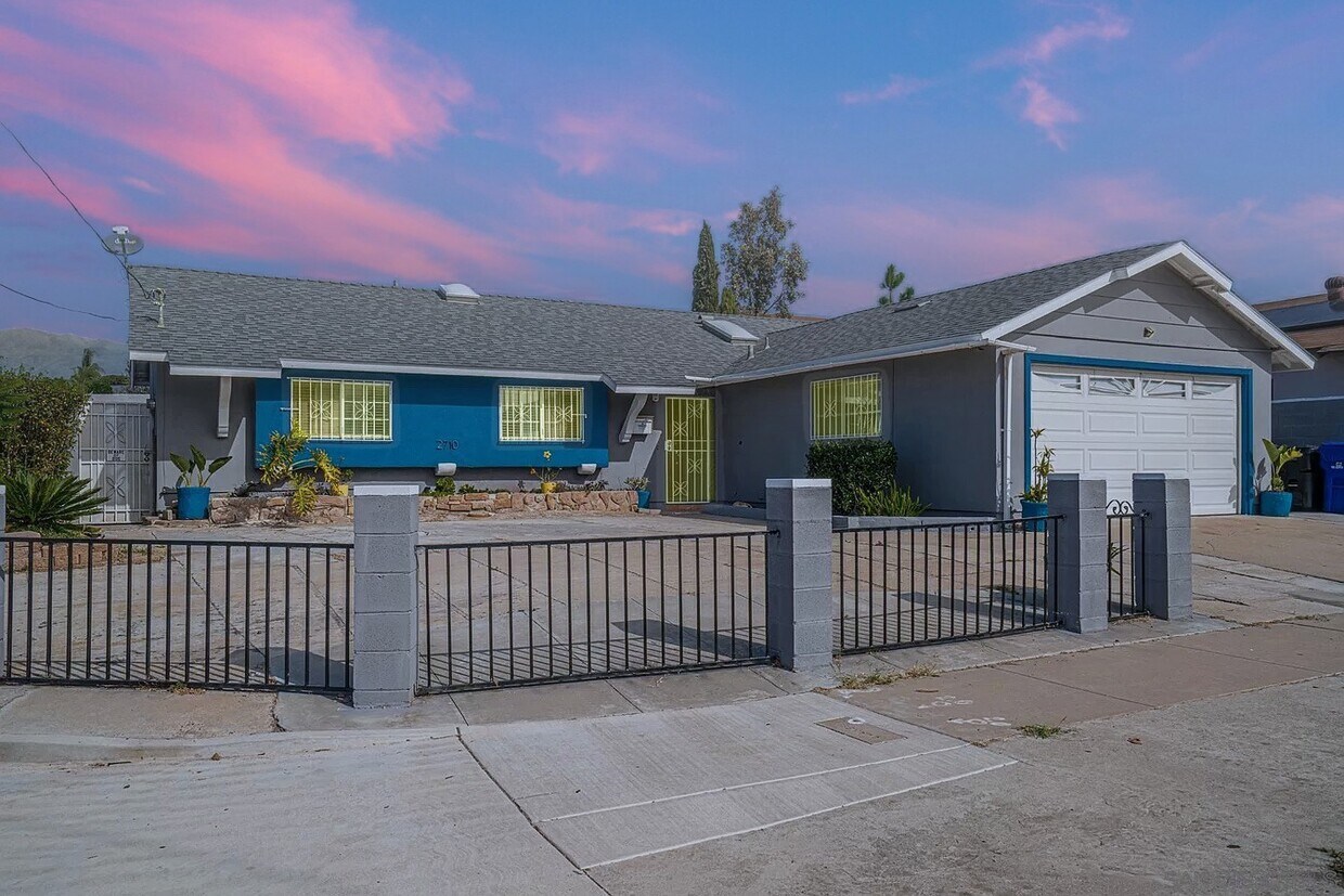 Foto principal - 2710 Caulfield Dr