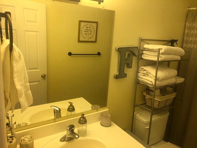 Baño - 8923 Path Way