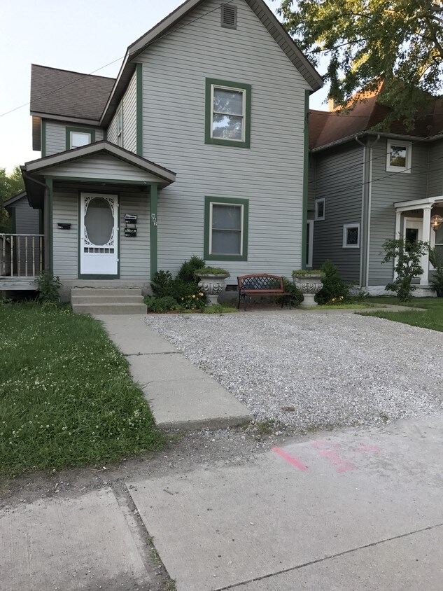 Primary Photo - 662 E Jefferson St