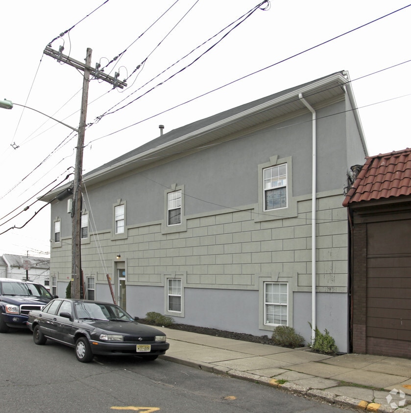 Building Photo - 177-179 Avenel St
