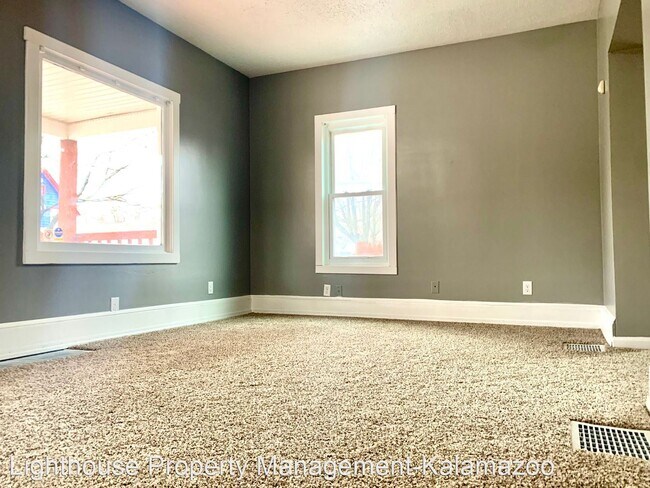 Building Photo - 3 br, 1.5 bath House - 1111 Clinton Ave