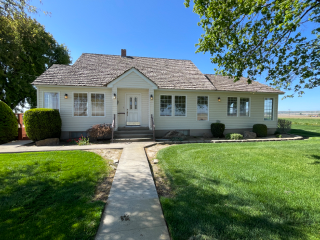 Building Photo - 3822 Alameda Dr