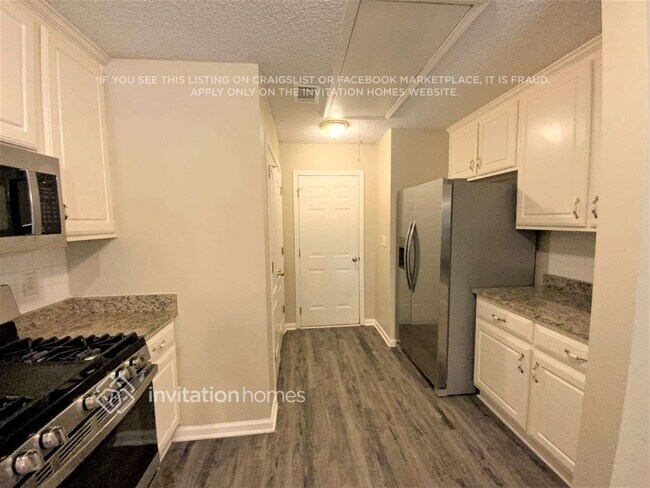 Building Photo - 270 Hunters Chase