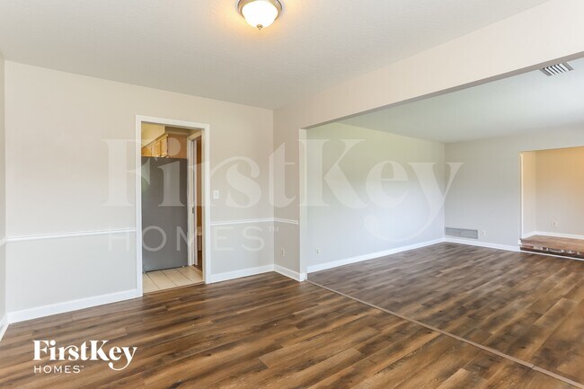 Building Photo - 959 Parkridge Cir E