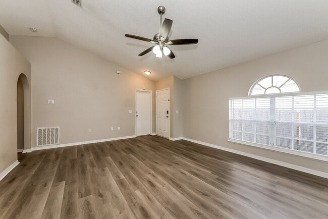 Building Photo - 1023 Brenton Leaf Dr