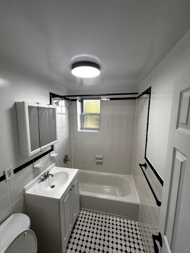 Foto del edificio - 229 N Middletown Rd