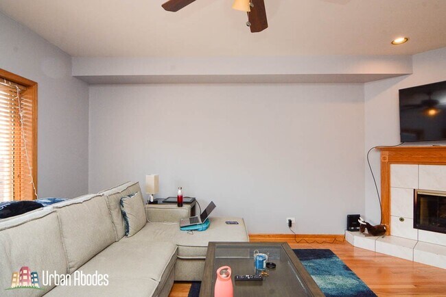 Foto del edificio - 1220 W Belmont Ave