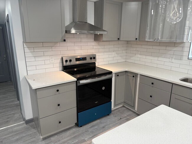 Foto del edificio - Oakland City 3 Bed/2 Bath, Beautifully Remodeled with Lovely Chefs Kitchen!