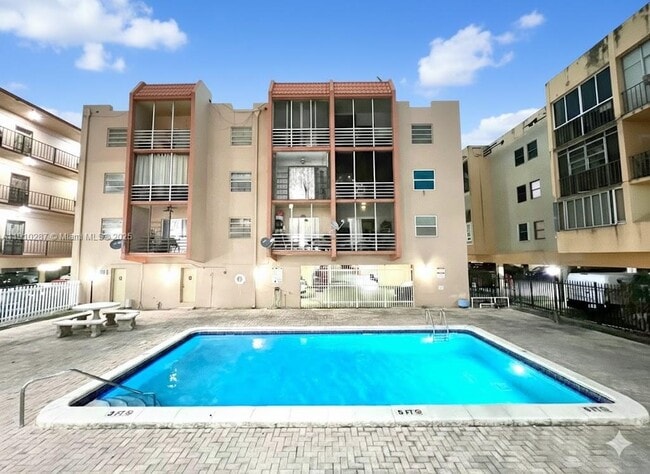 Foto del edificio - 6095 W 19th Ave