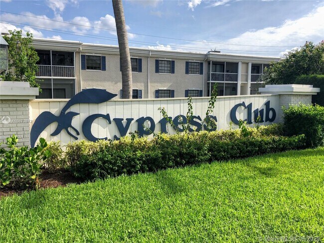Building Photo - 130 Cypress Club Dr