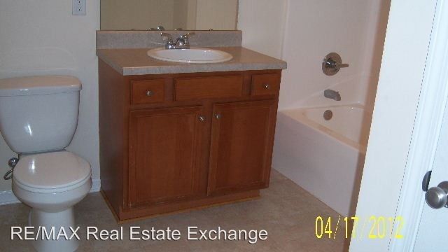 Foto del edificio - 204-204-B Johnny Johnson St