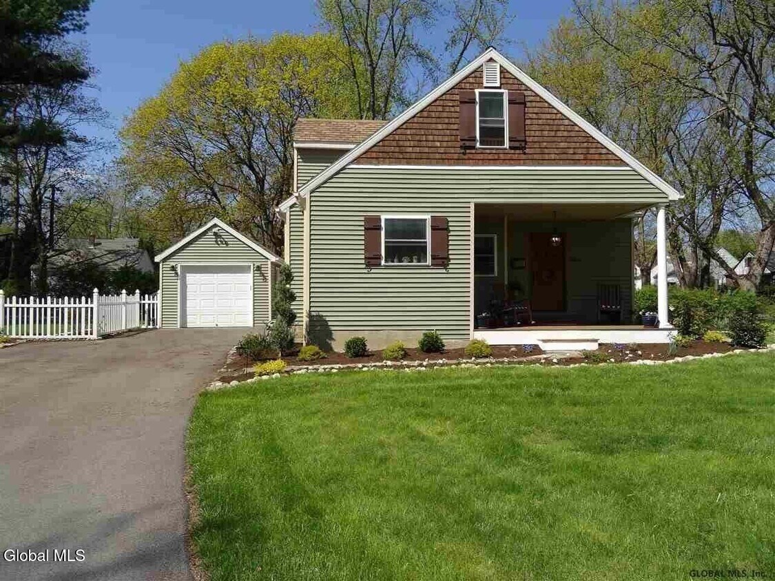 Foto principal - 2061 Morrow Ave