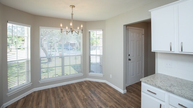 Building Photo - 1612 Sylvia Ln