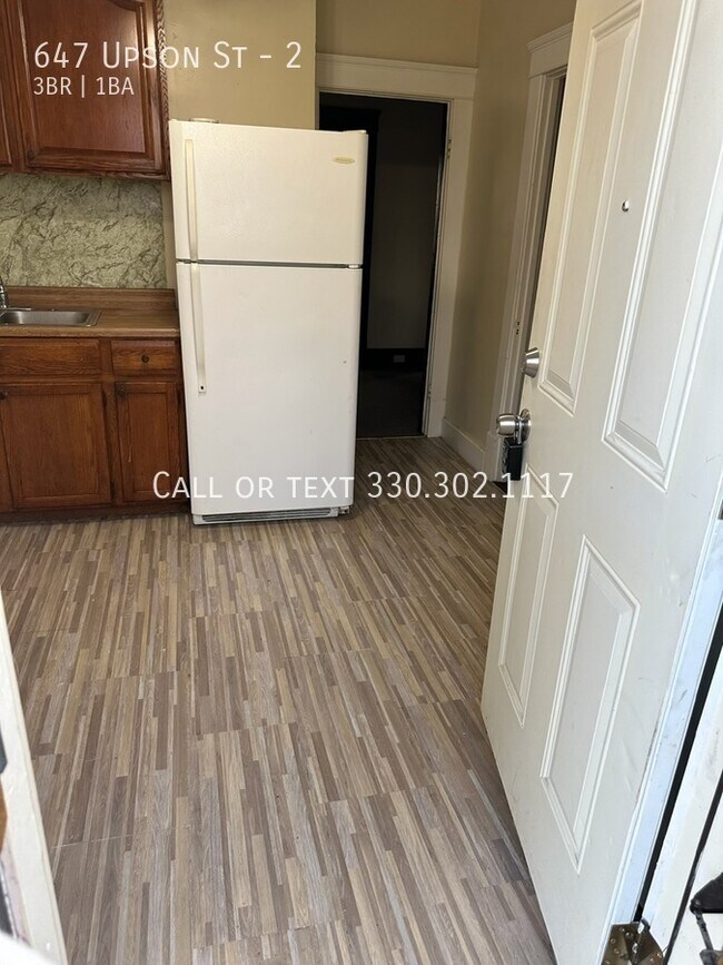 Building Photo - Three bedroom upper level apartment availa...
