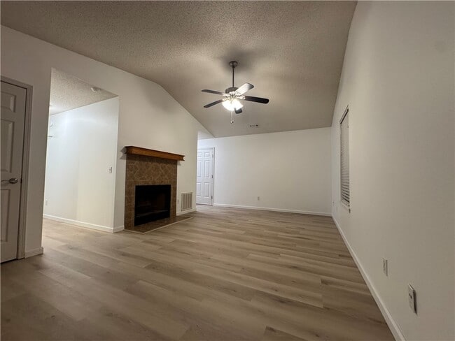 Building Photo - 1602 Parkview Pl