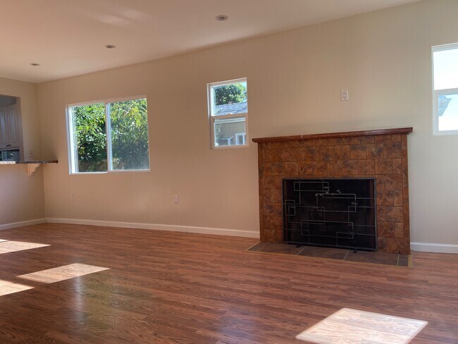 Foto del edificio - 4356 Stewart Ave