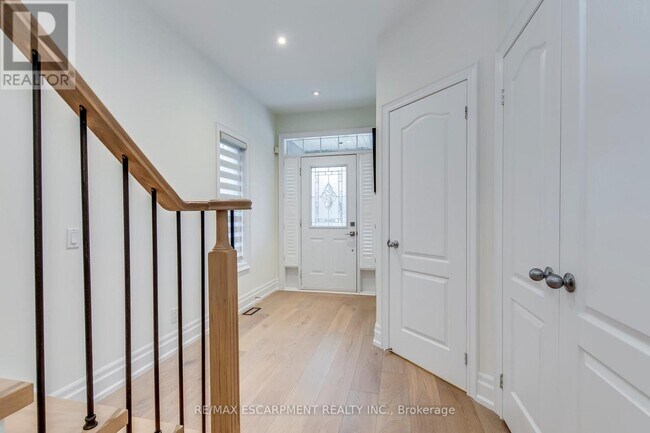 Building Photo - 2364 Hilda Dr