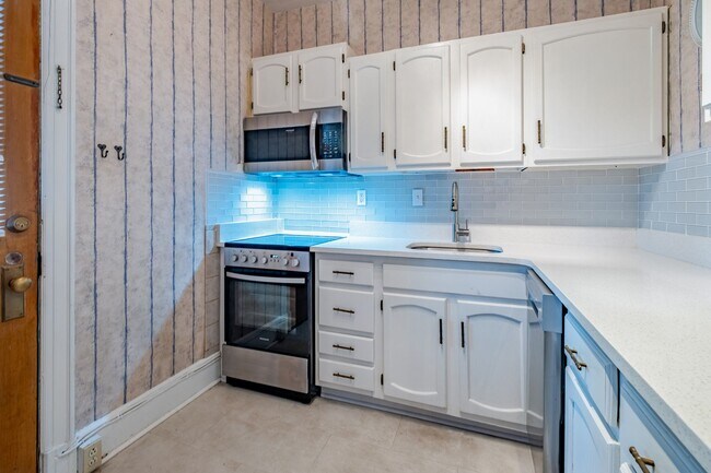 Building Photo - Cozy 2 Bedroom Apartment