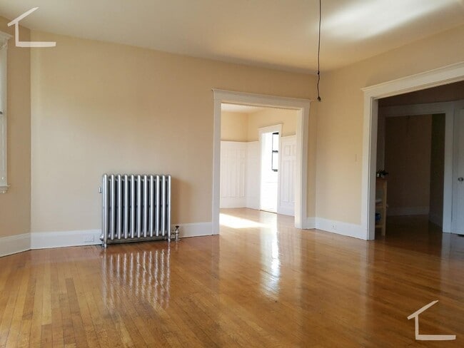 Building Photo - Beautiful Four Bed Seconds From The Green ...