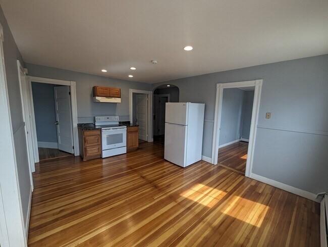 Building Photo - 47 Roslyn St