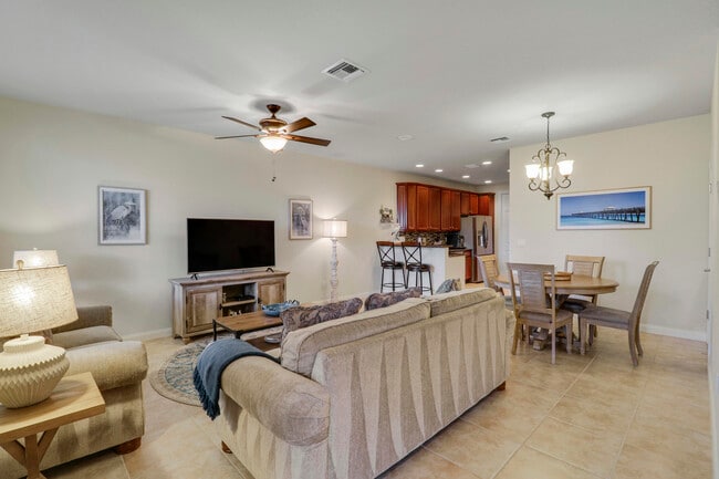 Building Photo - 1323 N Jeaga Dr