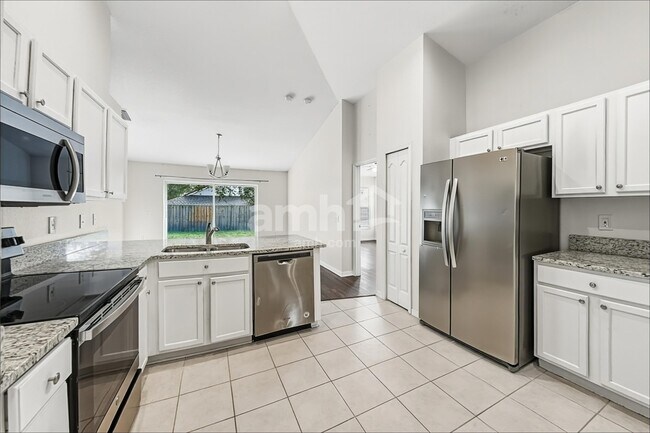 Foto del edificio - 715 Somerstone Dr