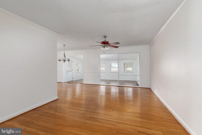 Foto del edificio - 6004 Jennings Ln