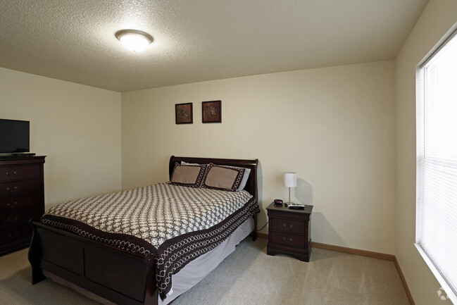 Three Bedroom - Bedroom - Briar Ridge Apartments