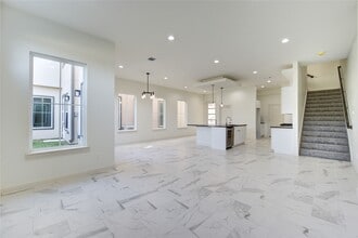 Building Photo - 2922 El Fenice Ln