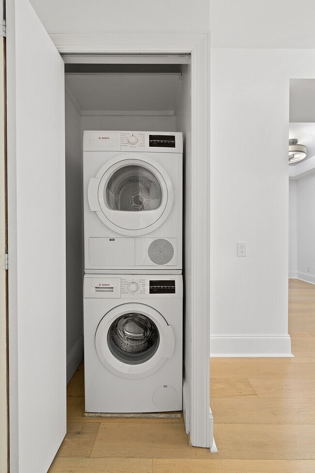 Foto del edificio - 225 W 23rd St