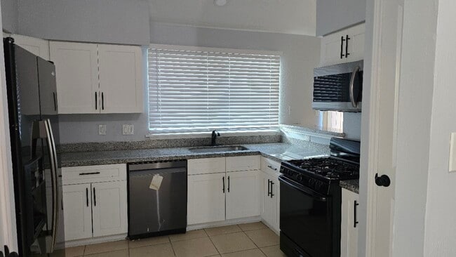 Building Photo - 15135 Beechnut St