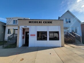 Building Photo - 6151 W Belmont Ave