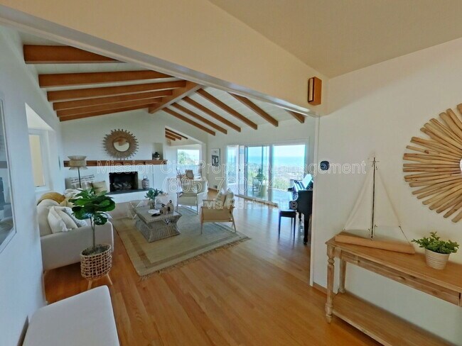 Foto del edificio - 1227 Viscaino Rd