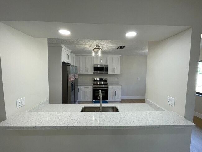 Building Photo - 5010 Pennsbury Dr