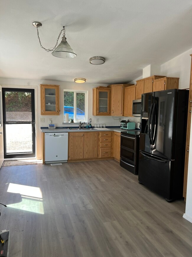 Photo - 2527 Oregon St E House