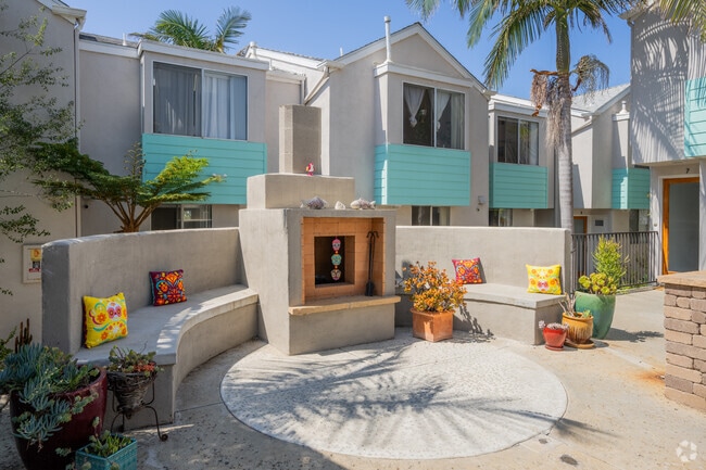 Outdoor Common Area - Leucadia Surf Townhouses