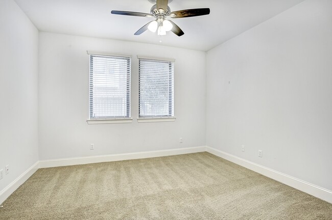 Building Photo - 1931 Summer St