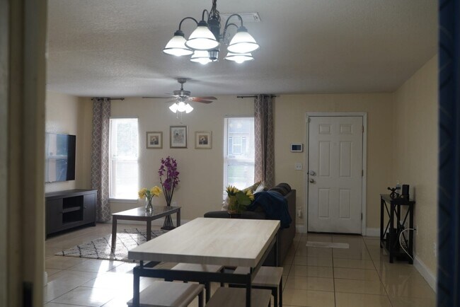 Foto del edificio - 4455 Lemans Drive, Unit 4