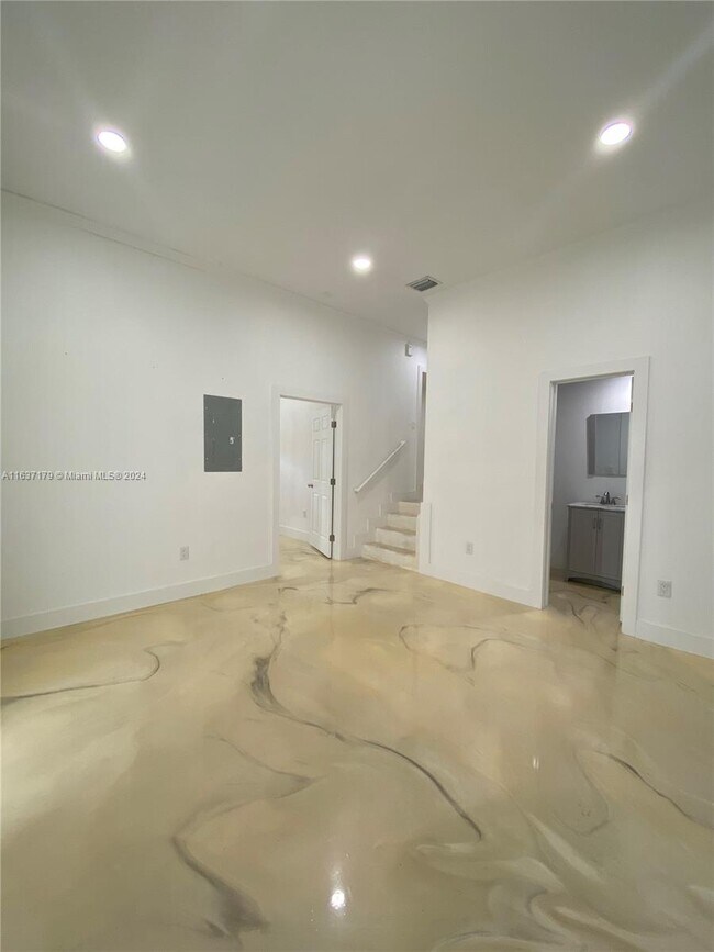 7452 SW 12th St, Miami, FL 33144 Room for Rent in Miami, FL