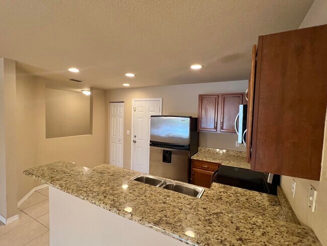 Building Photo - 2552 Marshfield Ct