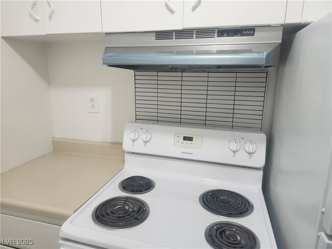 Building Photo - 559 San Pablo Dr