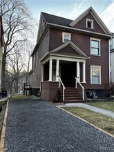 Building Photo - 131 Strong Ave
