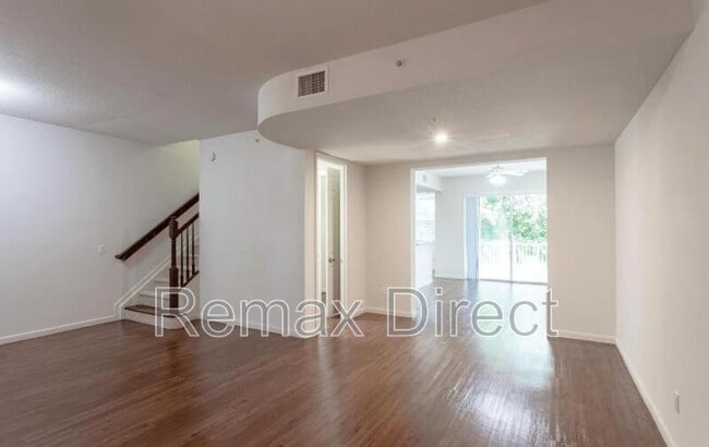 Building Photo - 6116 Yellow Sun Dr