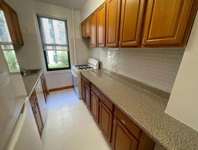Foto del edificio - 8730 62nd Ave - APT 4E