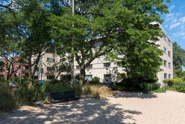 Building Photo - 1050 W Columbia Ave